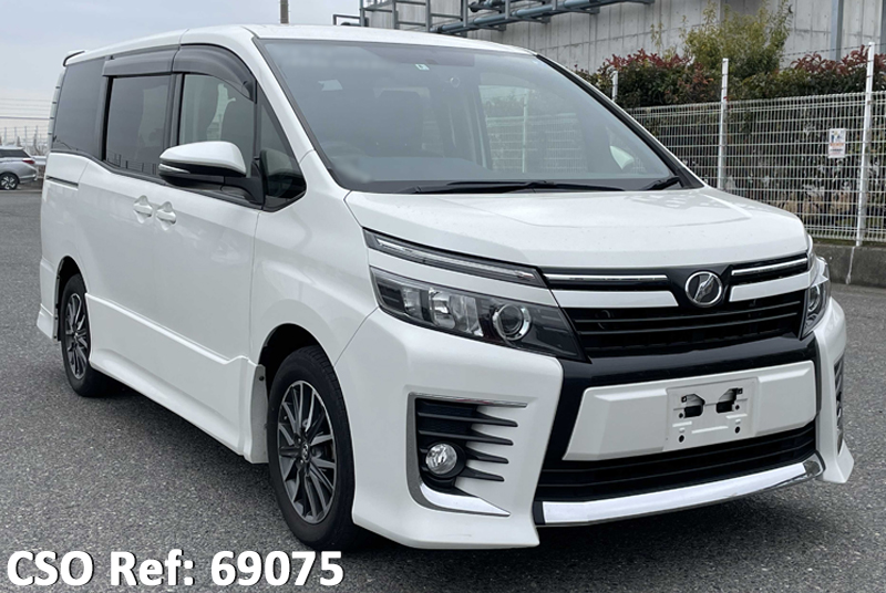 Toyota / Voxy 2014